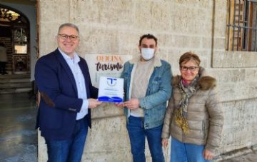 El Patronato de Turismo entrega al Ayuntamiento de Toro y al Hotel Juan II el distintivo y la placa de renovación de “Compromiso Calidad Turística”