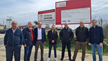 La Diputación invierte más de 730.000 euros a las obras de acondicionamiento y refuerzo del firme de la carretera que une Viñuena de Sayago con la autonómica en el límite con Salamanca