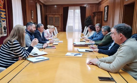 Momento de la reunión con los representantes municipales de los ayuntamientos